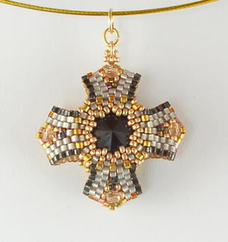 Reversible Pendant 3 Blk Gold Bead Kit 1