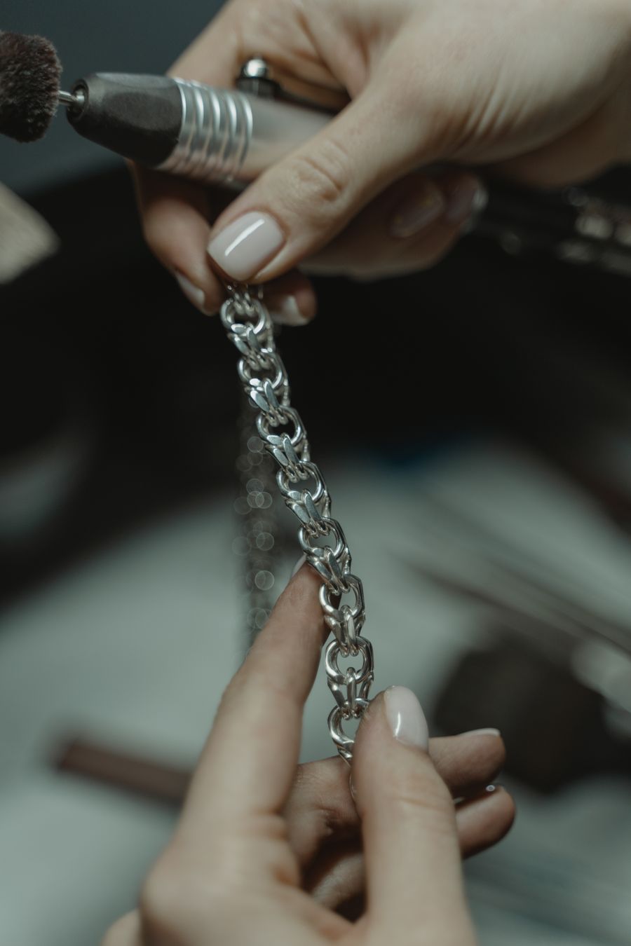 Entretenir ses bijoux en argent massif au quotidien