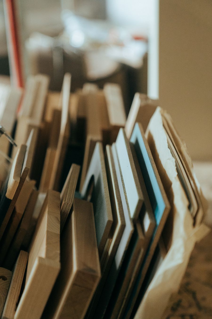 Choisir un bois pour un objet déco durable : le guide des essences